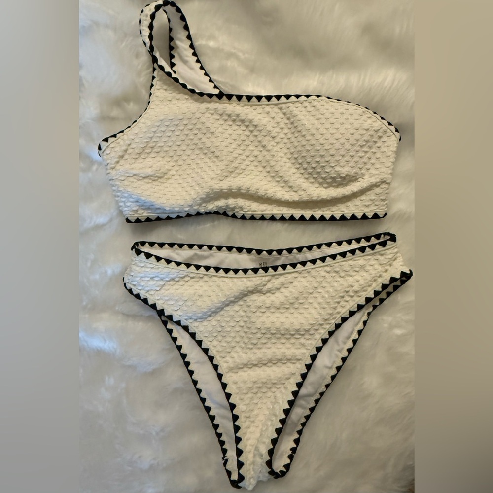 NWOT Women’s Textured Bikini Set